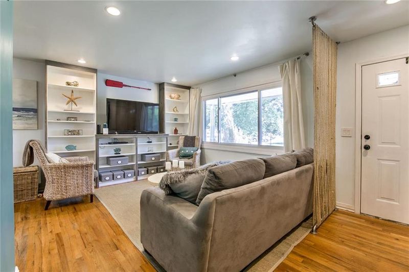 6430 N Genessee St, Kansas City, MO 64118