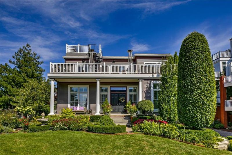 214 E 30th St, Kansas City, MO 64108