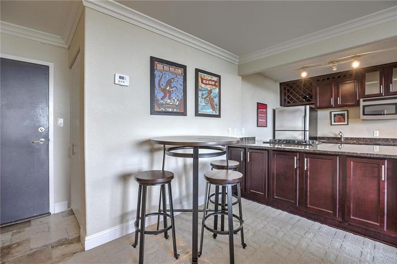 700 E 8th St #5J, Kansas City, MO 64106