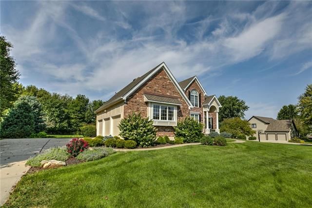 10902 W 148th St, Overland Park, KS 66221