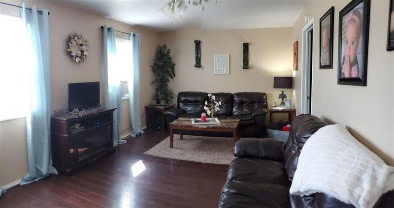 802 N 10th St, Savannah, MO 64485