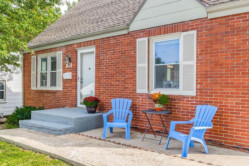 101 E 85th St, Kansas City, MO 64114