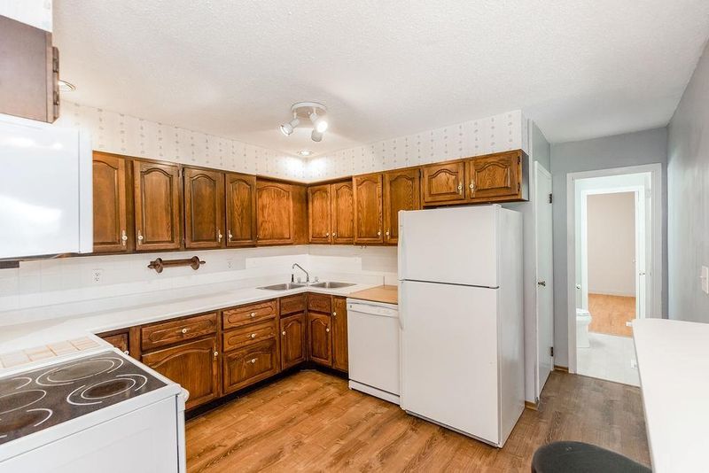 8608 E 92nd Pl, Kansas City, MO 64138