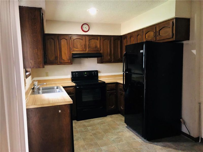 6139 Newton St, Overland Park, KS 66202