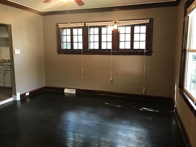 2953 Victor St, Kansas City, MO 64128