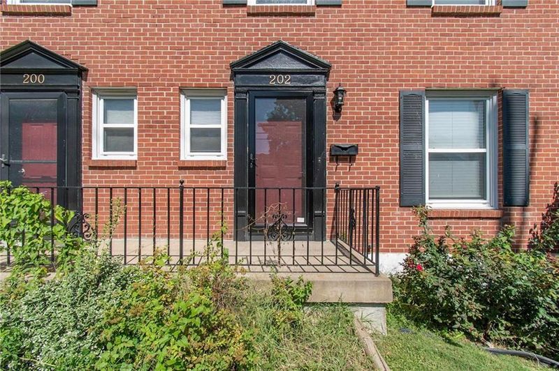 202 E 51st St, Kansas City, MO 64112