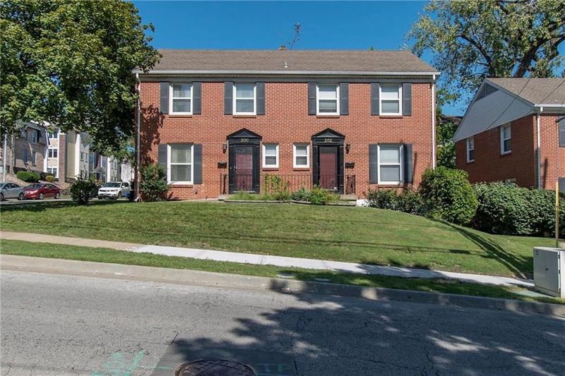 202 E 51st St, Kansas City, MO 64112