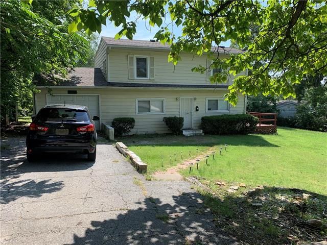 1127 E 83rd Ter, Kansas City, MO 64131