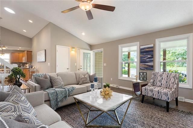 13290 W 112th Ter, Overland Park, KS 66210