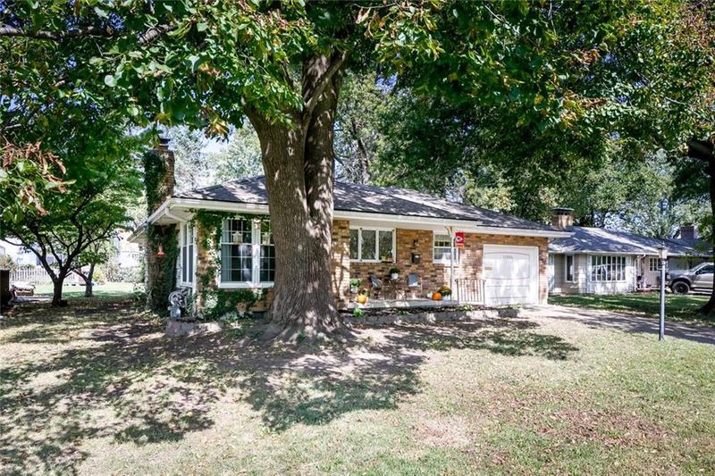 11924 E 44 St, Kansas City, MO 64133