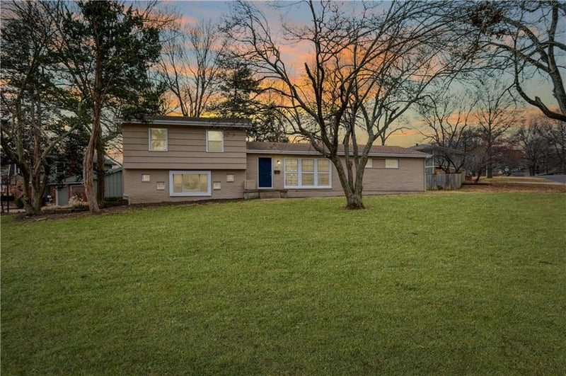 9600 Howe Dr, Overland Park, KS 66206
