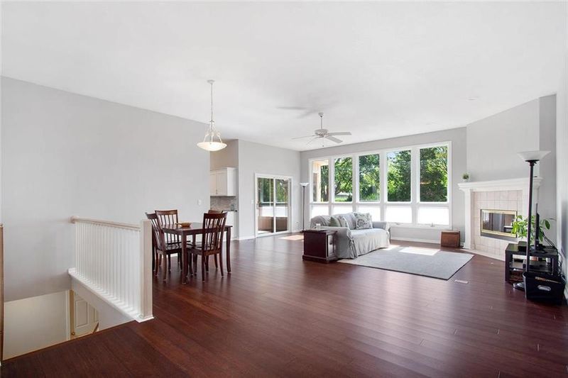 8423 W 156th Ter, Overland Park, KS 66223