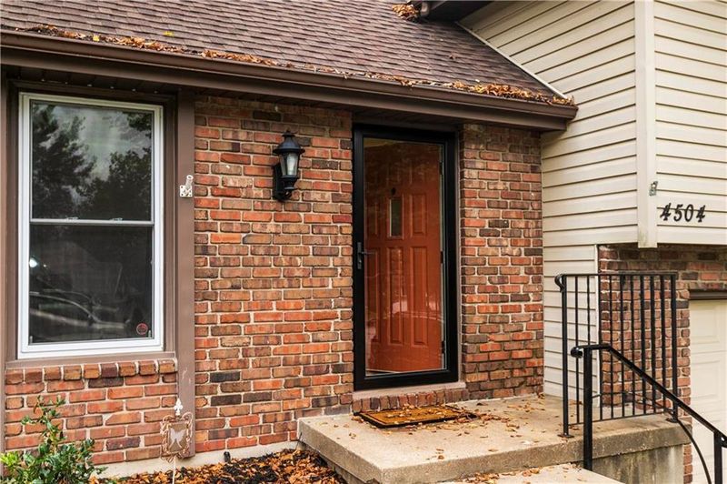 4504 NW Pawnee Dr, Riverside, MO 64150