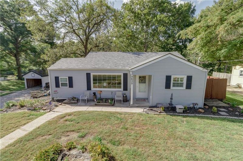 5630 N Amoret Ave, Kansas City, MO 64151