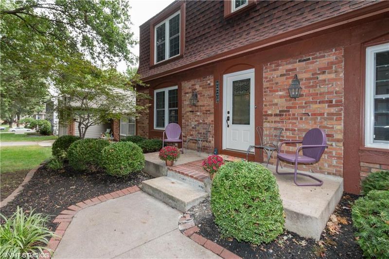 9843 Farley Ln, Overland Park, KS 66212