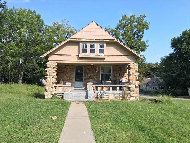 3761 Wayne Ave, Kansas City, MO 64109