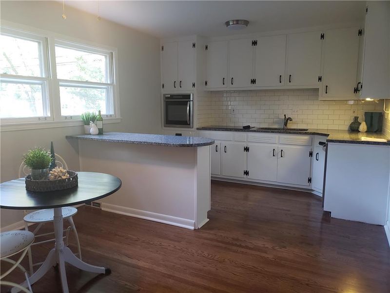5721 W 100th St, Overland Park, KS 66207