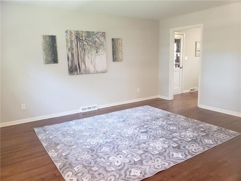 5721 W 100th St, Overland Park, KS 66207