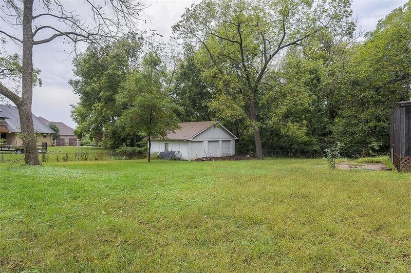 7011 E 69th St, Kansas City, MO 64133