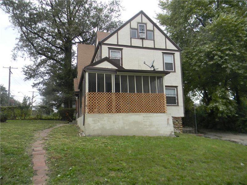 2420 E 51st St, Kansas City, MO 64130
