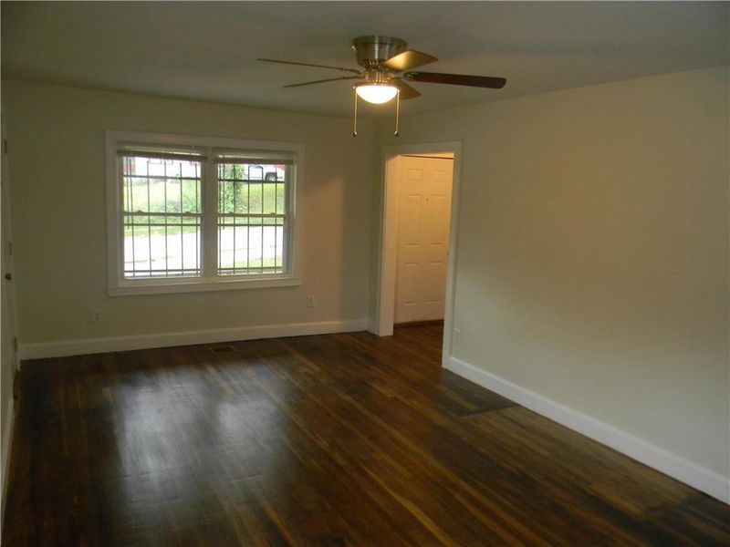 2420 E 51st St, Kansas City, MO 64130