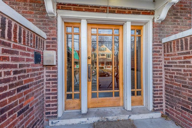 305 E 43rd 1w St, Kansas City, MO 64111