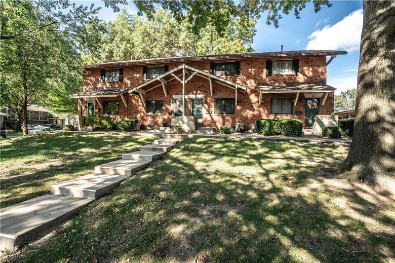 5756 W 97th St, Overland Park, KS 66207