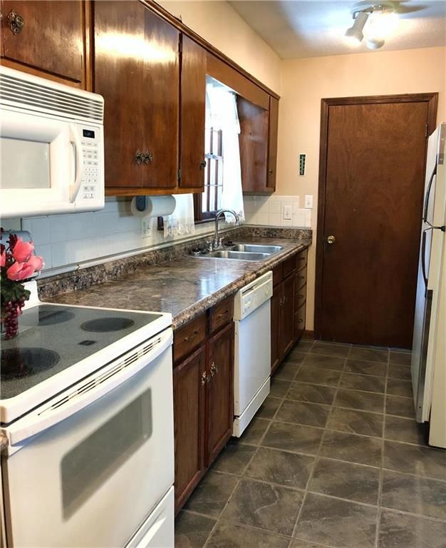 200 E 132nd St, Kansas City, MO 64145