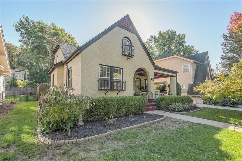 7215 Madison St, Kansas City, MO 64114