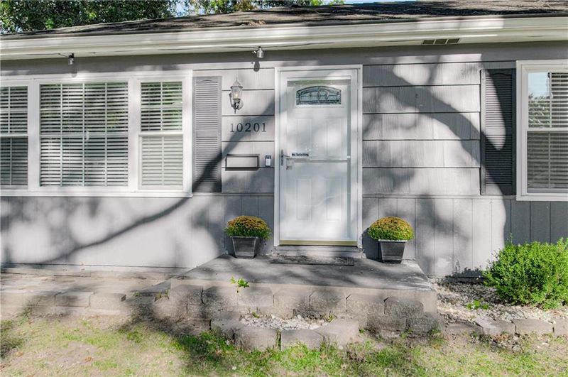 10201 Maple Dr, Overland Park, KS 66207