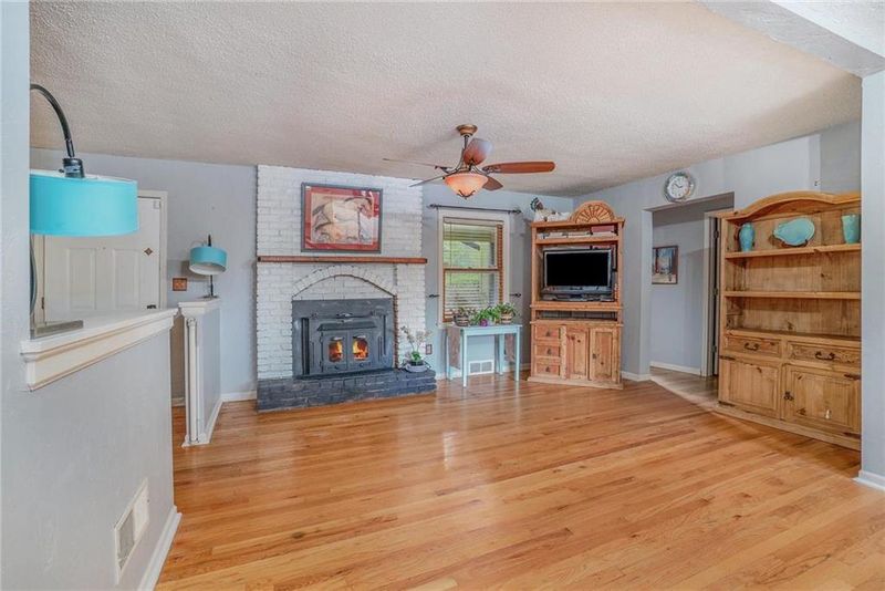 9004 E 92nd St, Kansas City, MO 64138