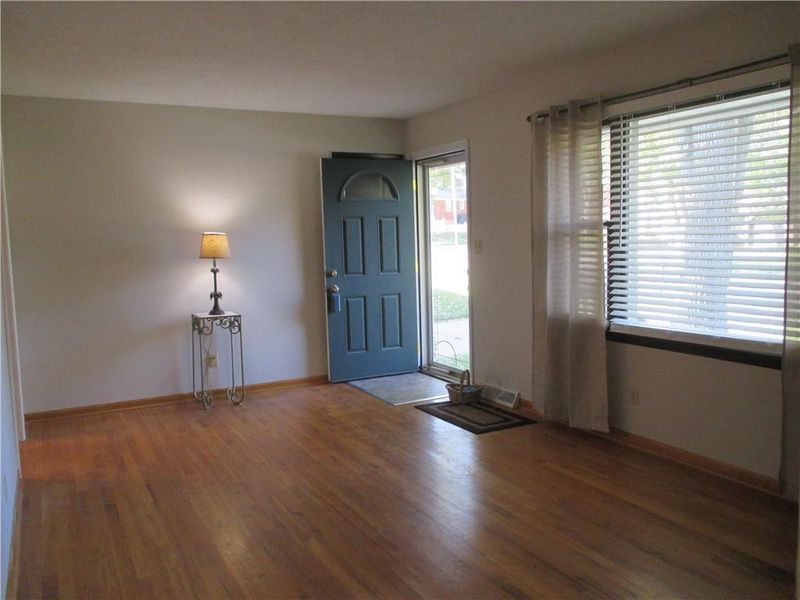 521 NW 87th Ter, Kansas City, MO 64155