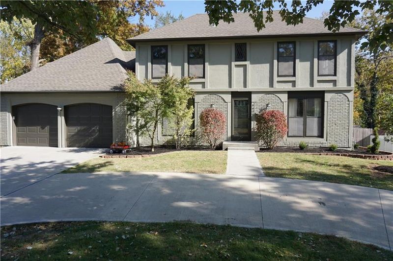 9909 Roe Ave, Overland Park, KS 66207