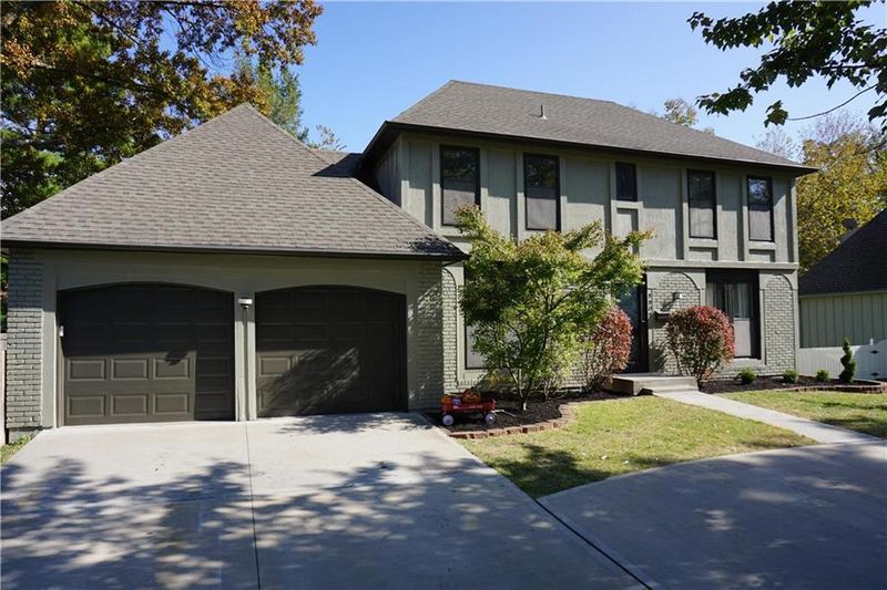 9909 Roe Ave, Overland Park, KS 66207