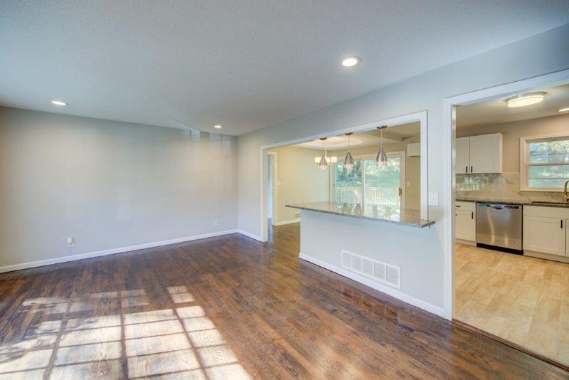 6202 E 103rd St, Kansas City, MO 64134