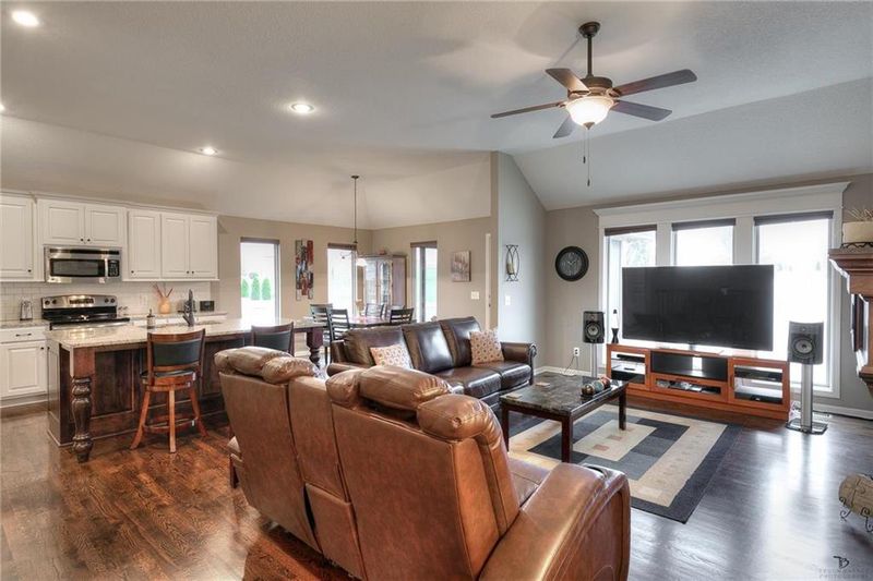 9405 N Wayne Ct, Kansas City, MO 64155