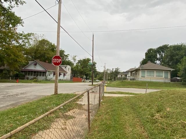 2900 E 69th St, Kansas City, MO 64132