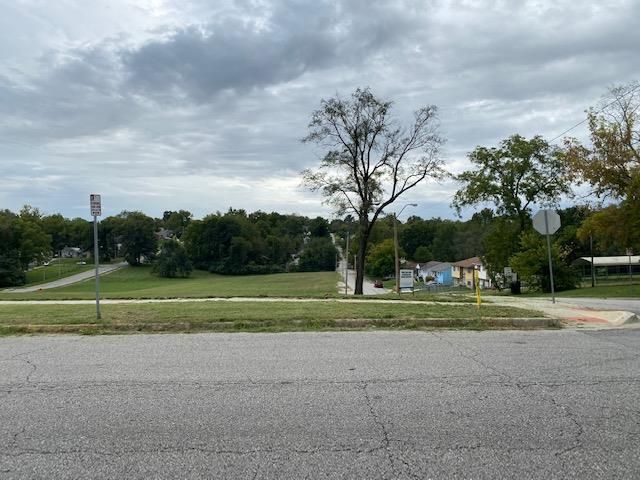 4100 E 53rd St, Kansas City, MO 64130