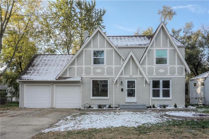 715 E 80th St, Kansas City, MO 64131