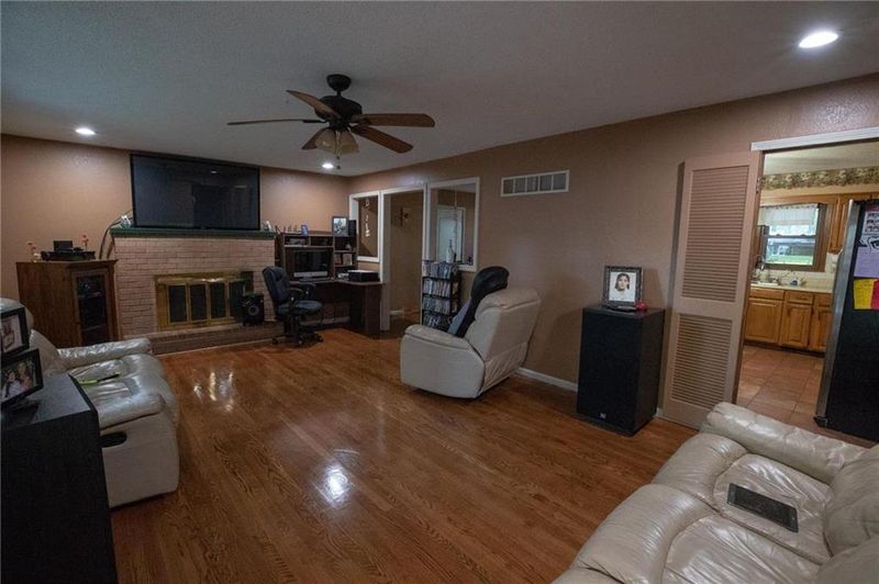 7924 Freeman Ave, Kansas City, KS 66112