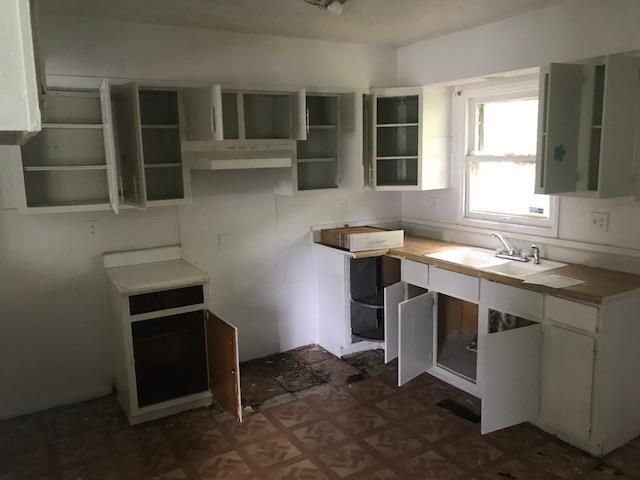 4233 Cypress St, Kansas City, MO 64130