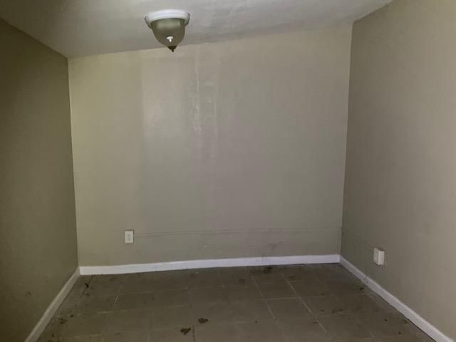 6725 Agnes Ave, Kansas City, MO 64132