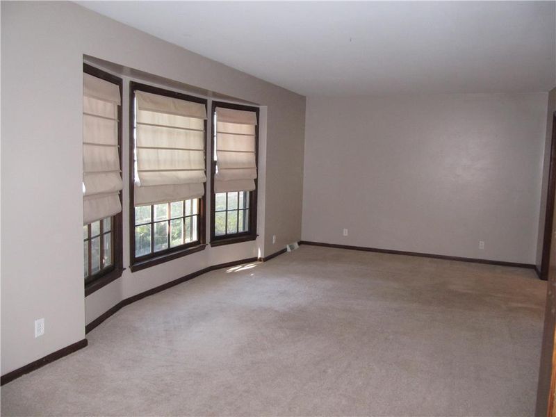 8209 Grant St, Overland Park, KS 66204