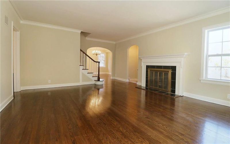 225 E 72 St, Kansas City, MO 64114