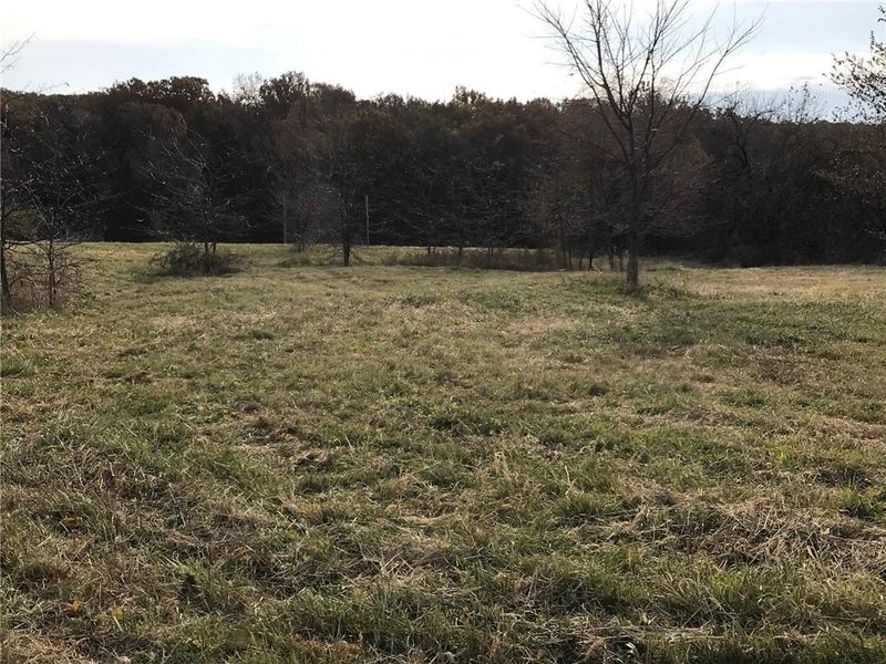 SW 600 Rd, Warrensburg, MO 64093