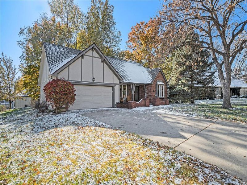 213 NW Juniper St, Lee's Summit, MO 64046