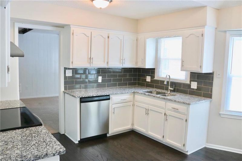 10005 Cody St, Overland Park, KS 66214