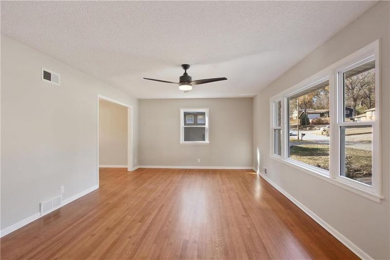 41 NW 40th St, Kansas City, MO 64116
