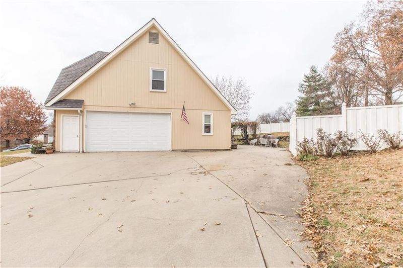 13316 E 53rd Ter, Kansas City, MO 64133