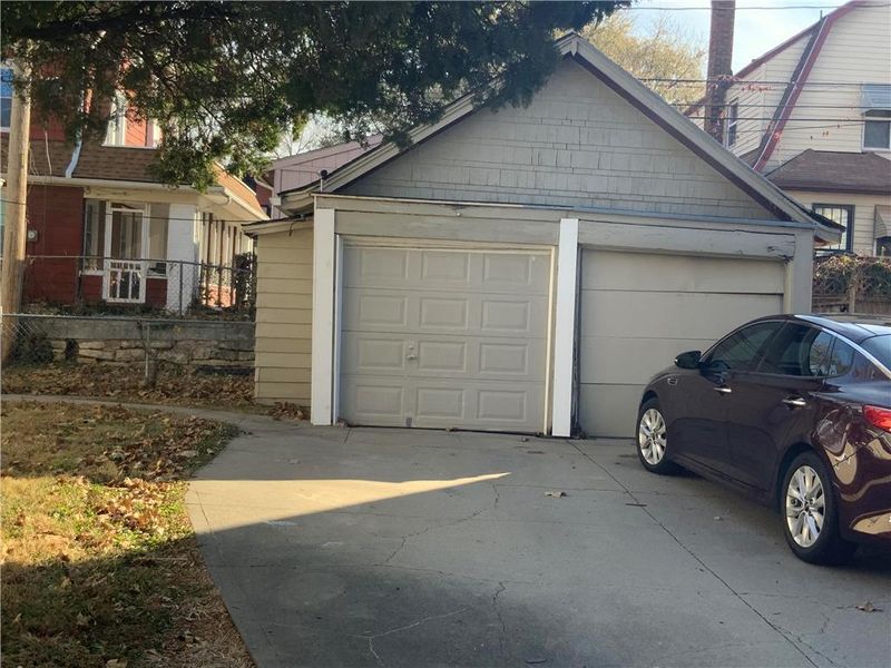 5631 Paseo Blvd, Kansas City, MO 64110